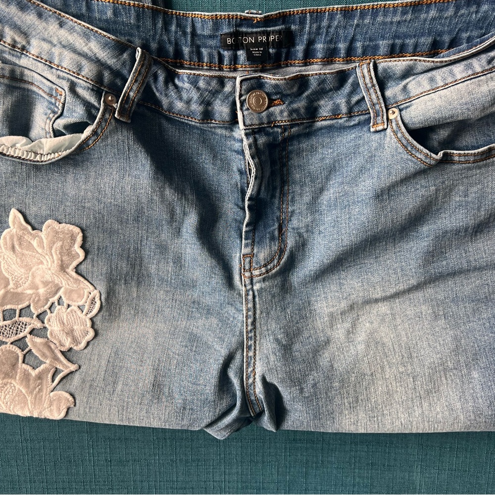 Boston Proper Straight Leg Blue and White Jeans with Floral Accent - Picture 5 of 7